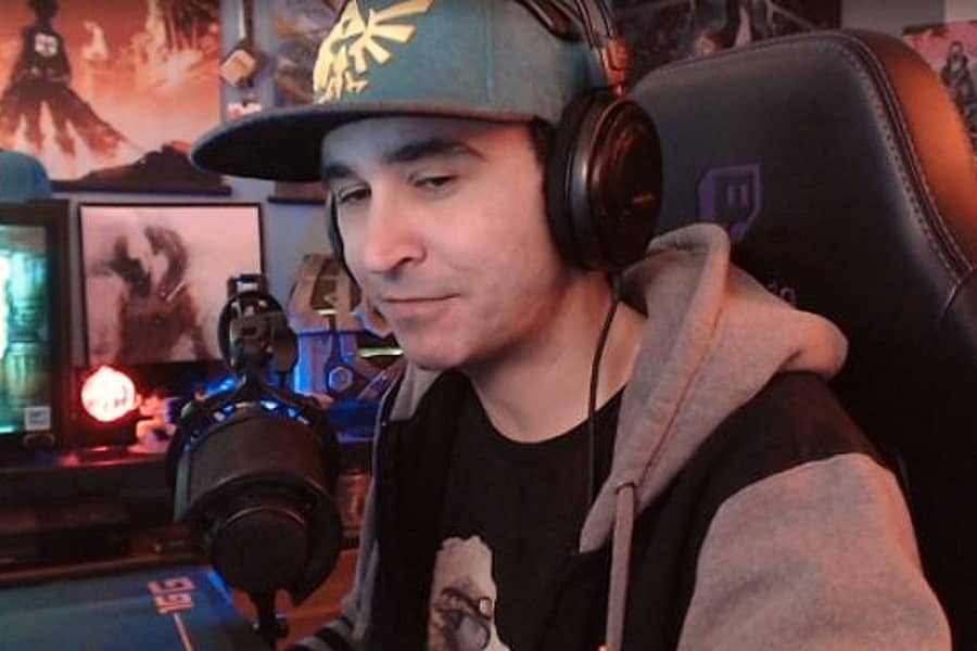 Summit1g Shows $100,000 Diamond-Crusted Custom Mouse