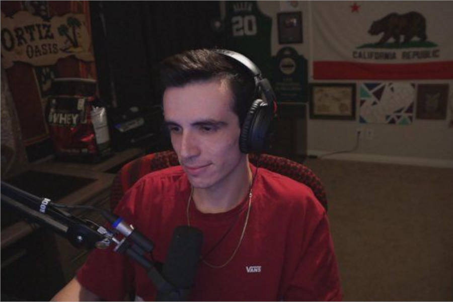 Just9n Shaves Off Eyebrows Because of Twitch Donation