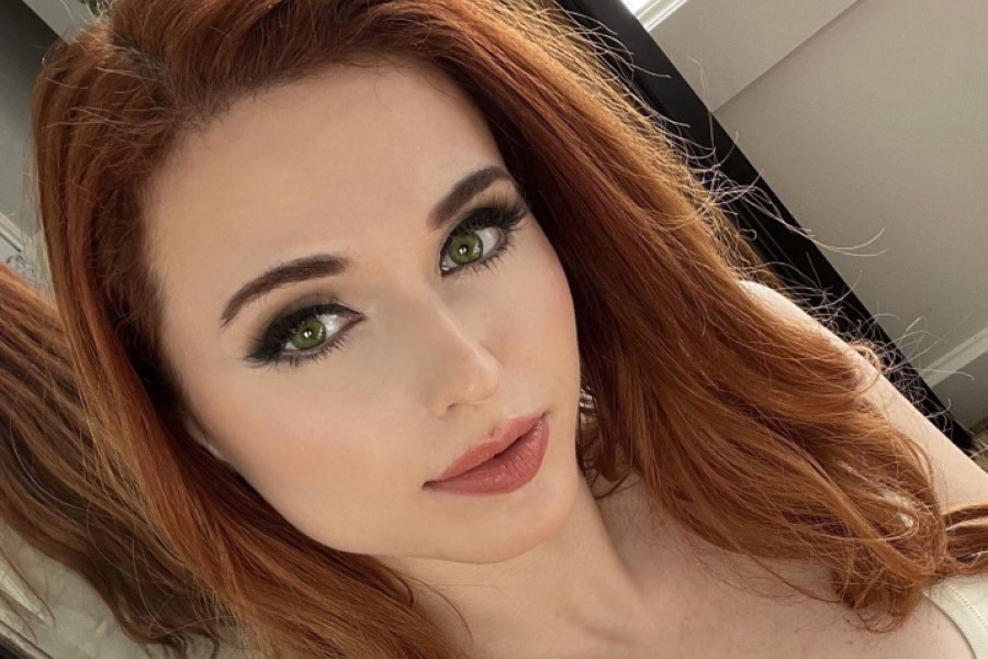 Amouranth  IRL Streams