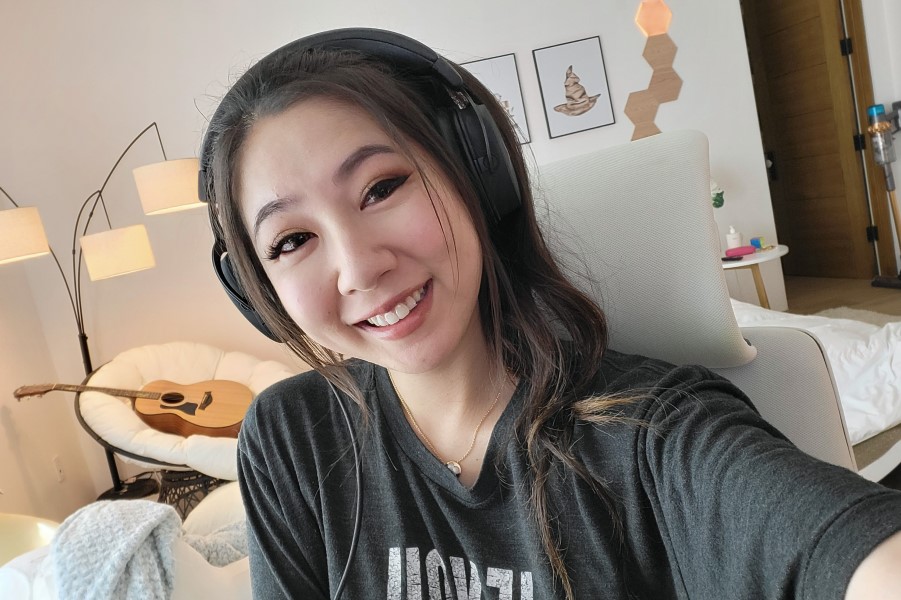 Fuslie And Neat Pair Of Gloves In CS:GO