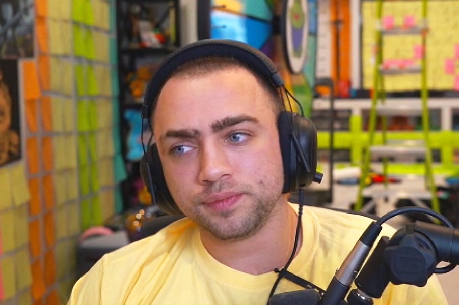 Mizkif Receives a Heartwarming Message From His House Cleaner